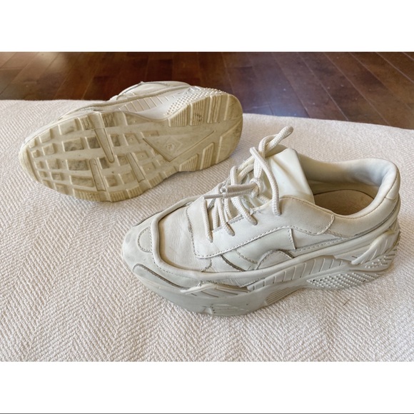 #Old daddy Sneaker - Picture 2 of 3